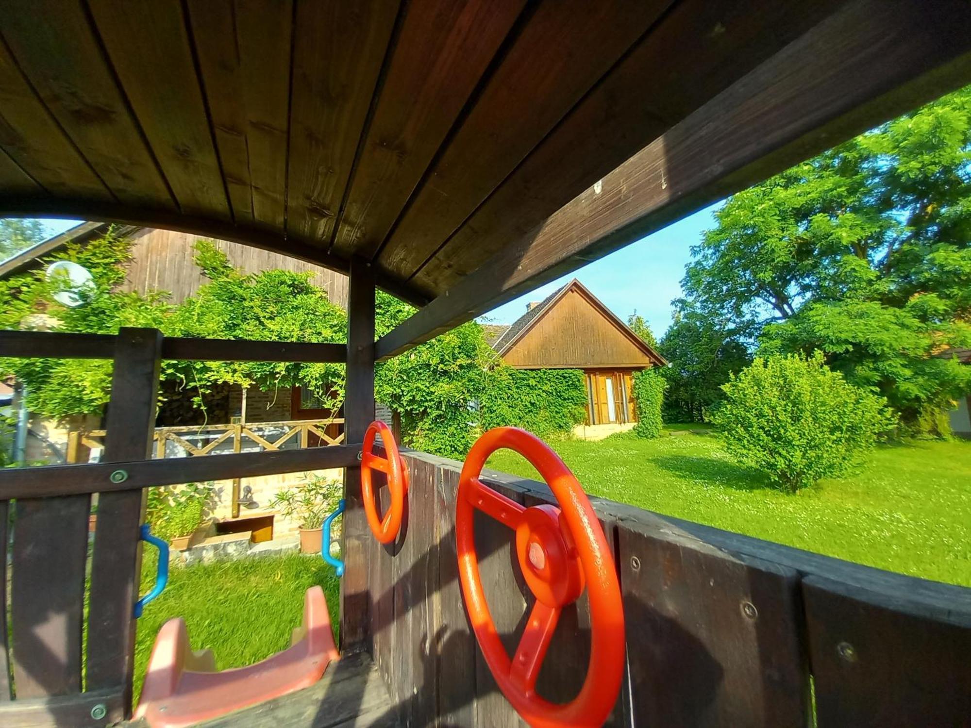 Vadszolos Porta Ispank Bagian luar foto