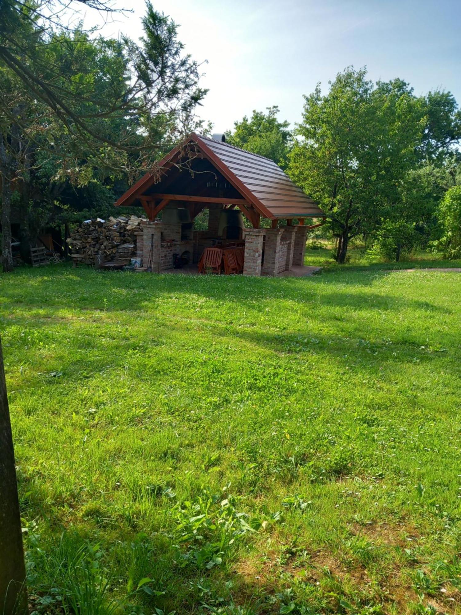 Vadszolos Porta Ispank Bagian luar foto